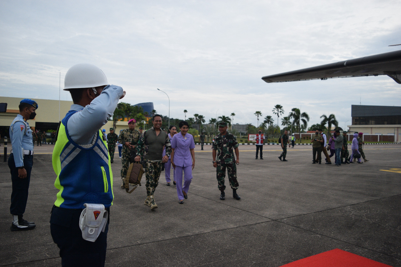 Danlanud Hang Nadim Sambut Kedatangan Panglima TNI dan Kasau di Batam