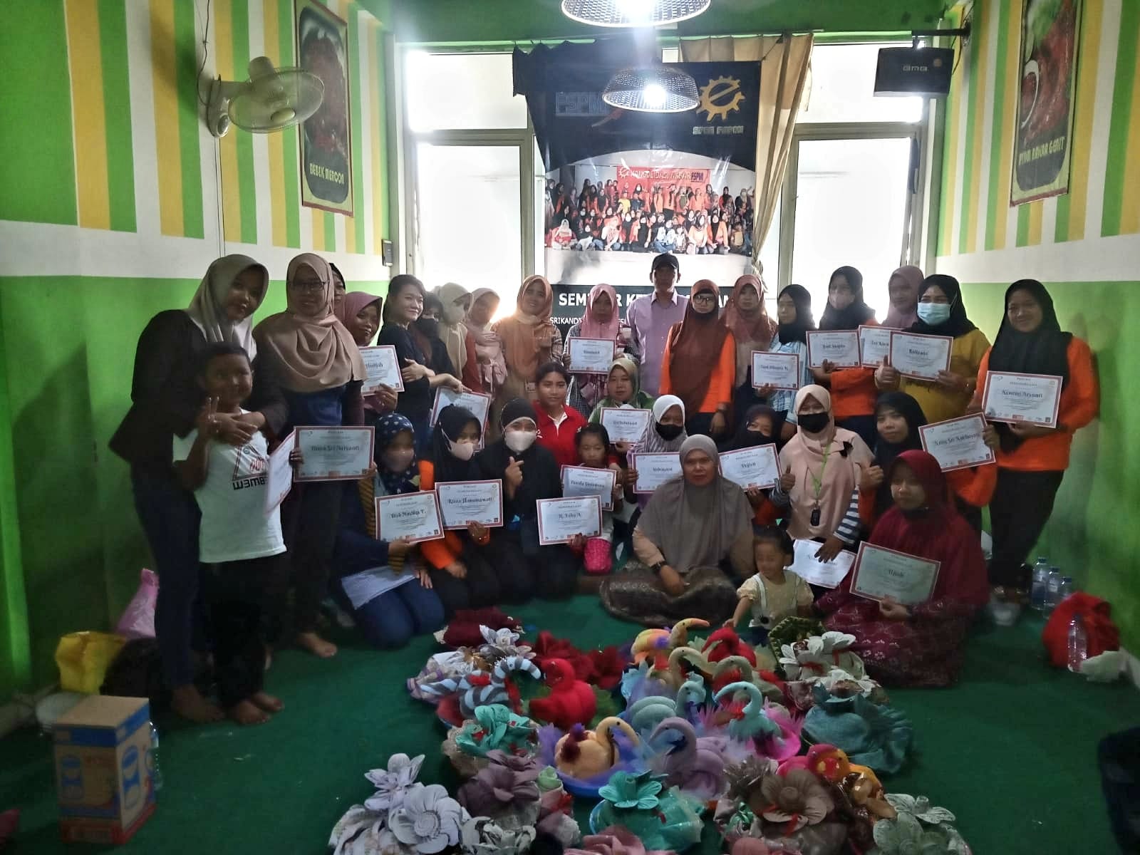 Srikandi PUK SPEE FSPMI PT. Toyoplas Manufacturing Indonesia Ikuti Seminar Keterampilan