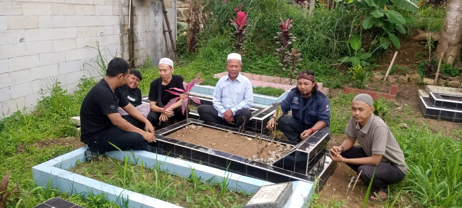 Jelang Musnik, PUK SPL FSPMI PT. Platinum Ceramics Industry Ziarah Ke Makam Pendiri Serikat Pekerja