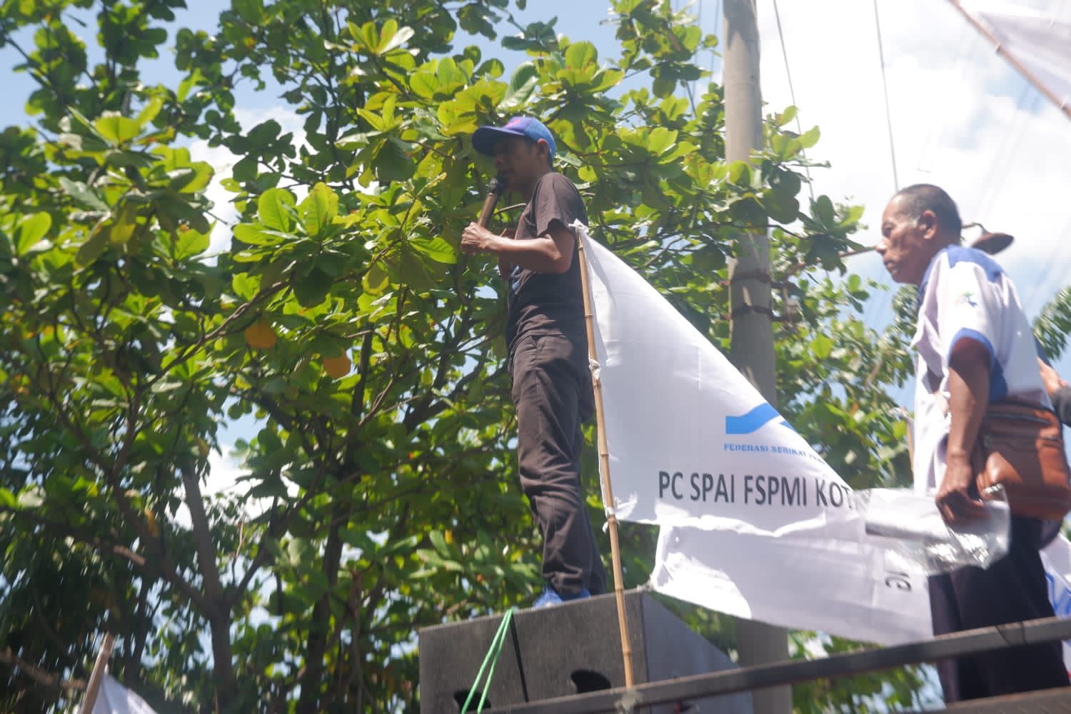 Kecam Arogansi Pengusaha, FSPMI Jawa Tengah Sambangi PT. Maratea Semarang