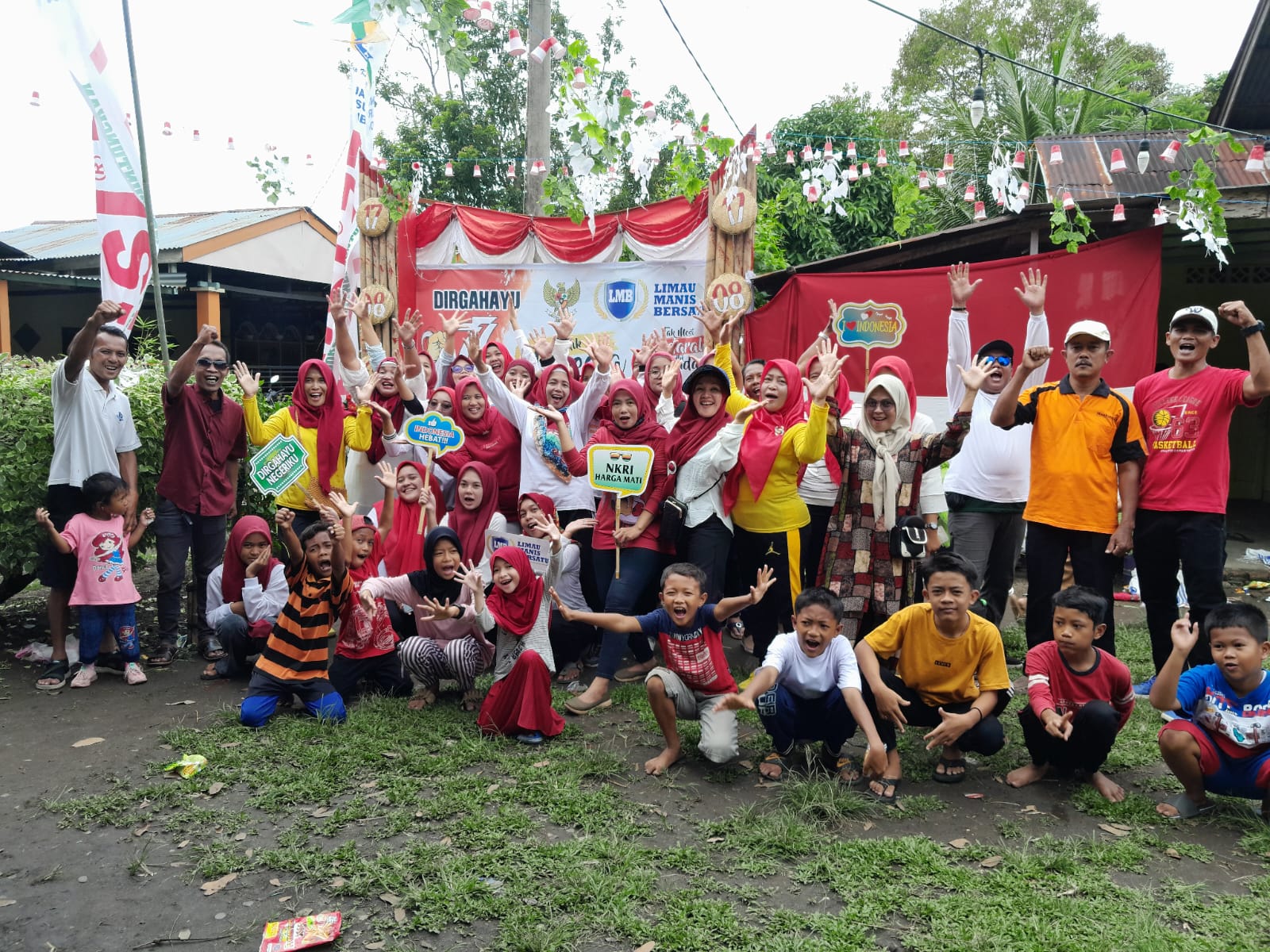 Kekompakan Warga Dusun 10 Desa Limau Manis Rayakan HUT RI Ke 77