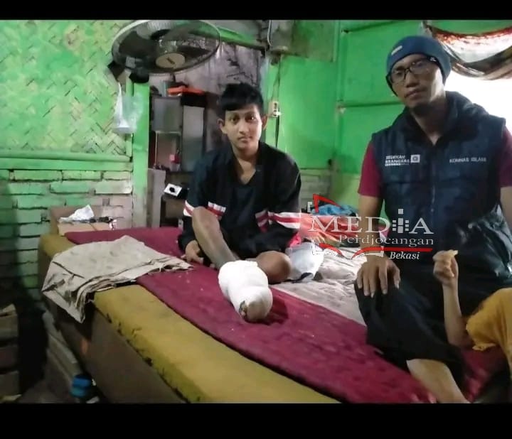 Relawan Jamkeswatch Bekasi Bantu Surya Berobat ke Rumah Sakit