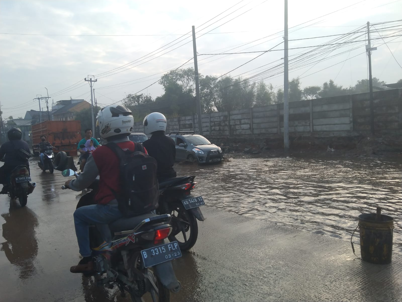Begini Perjuangan Warga Cikarang Setiap Hari Menuju Tempat Kerja