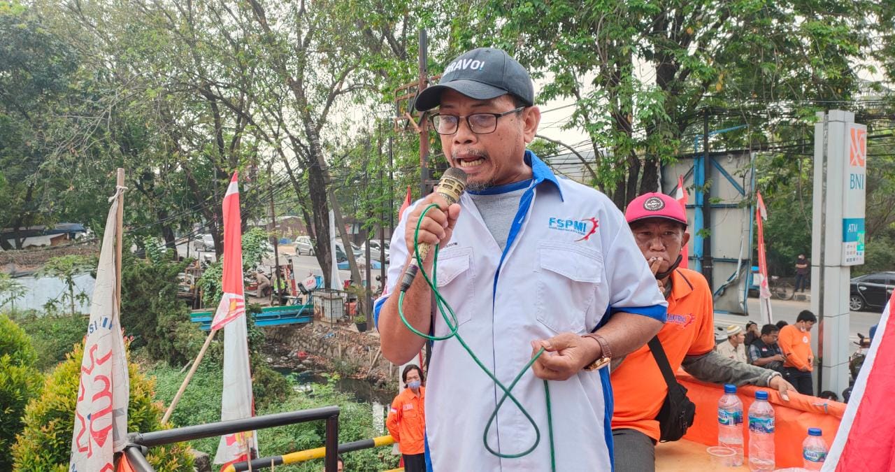 Gaji & THR Belum Diibayar Sejak Tahun 2020, Buruh Demo PT. Aerotrans Service Indonesia