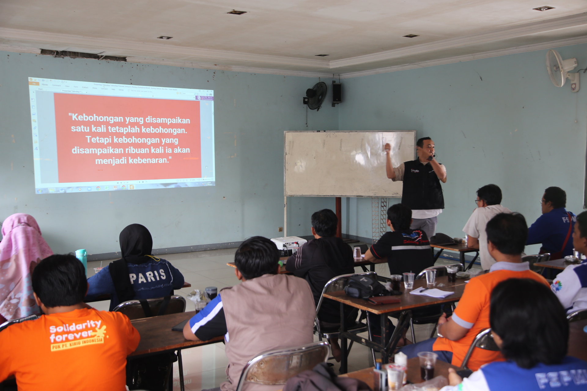 Dari Banten ke Bekasi, Buruh ini Antusias Ikuti Pendidikan Media