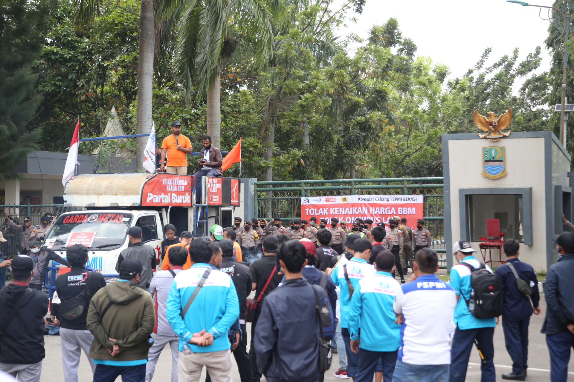 Perwakilan Massa Aksi Buruh Bekasi Ditemui Pj. Bupati di Kantornya