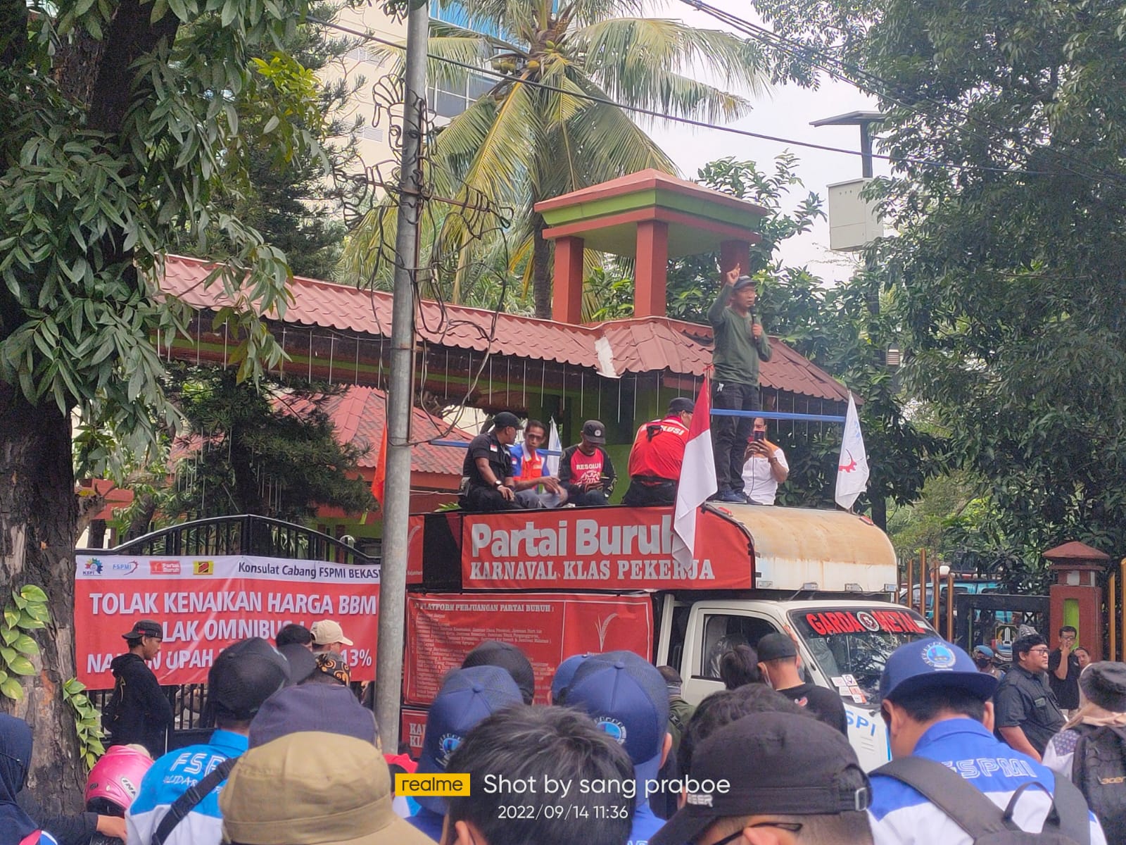 Koordinator Aliansi Buruh Minta Pemkot Bekasi Buat Surat Tolak Kenaikan Harga BBM