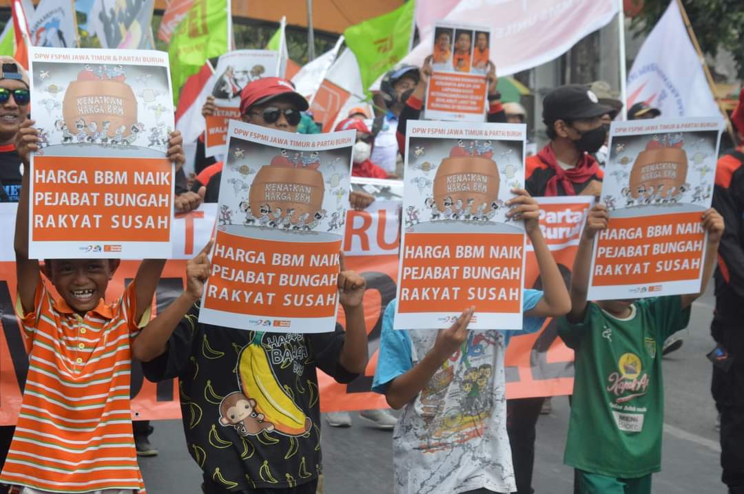 Unjuk Rasa = Rejeki Melimpah, Momen Keberuntungan Pedagang Kaki Lima di Surabaya