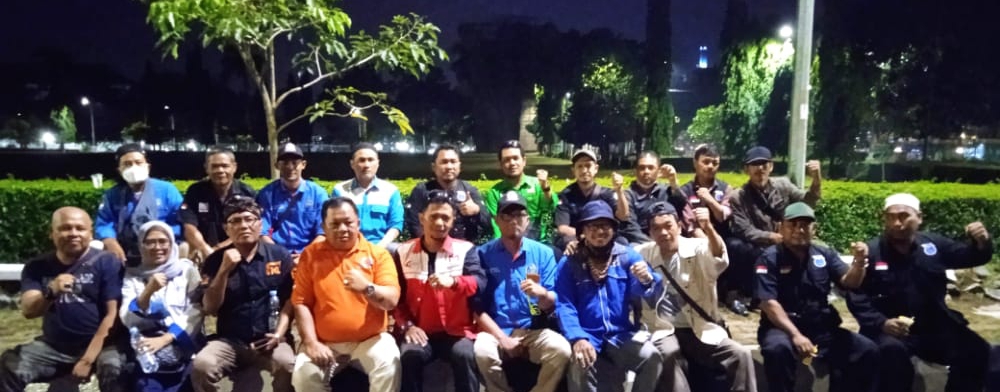 Masa Aksi Aliansi Buruh Bogor Bertahan Hingga Malam Di Pemda Kabupaten Bogor