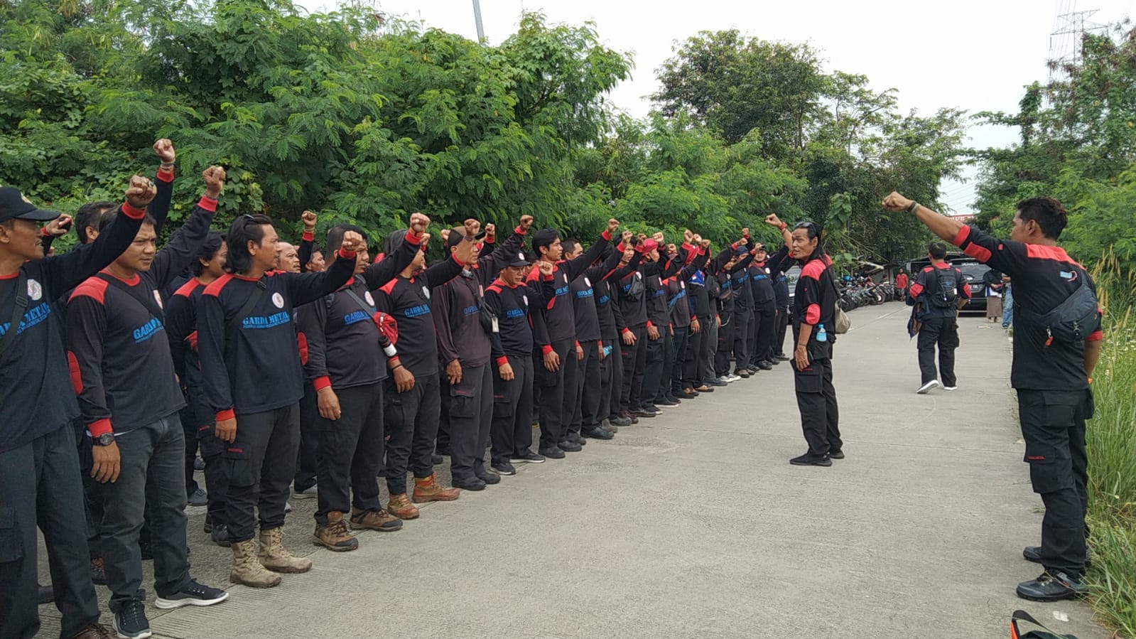 Ratusan Buruh Bekasi Siap Berangkat Aksi Unjuk Rasa ke Kantor Gubernur Jawa Barat