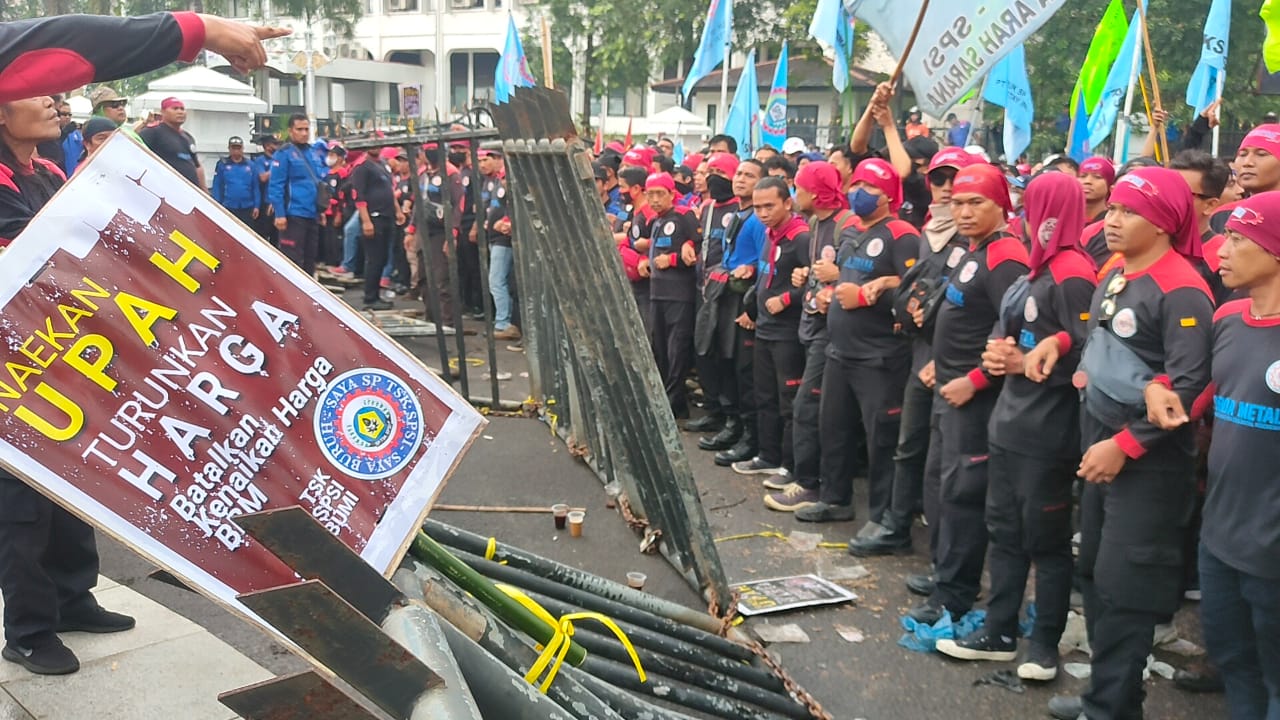 Ojek Online Ikut Berunjuk Rasa Tolak Kenaikan Harga BBM Bersama Buruh