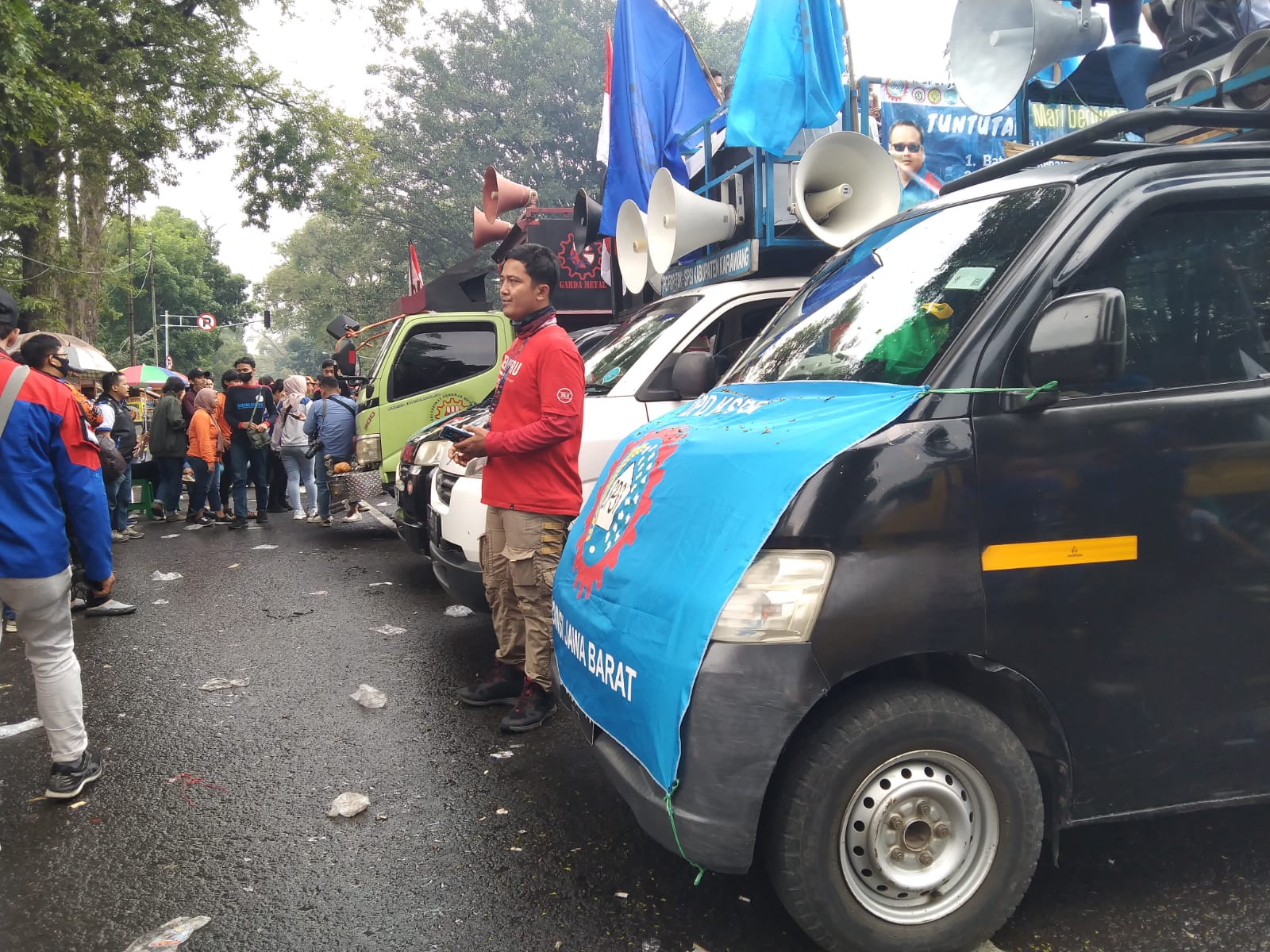 Empat Mobil Komando Massa Aksi Kepung Kantor Gubernur Jawa Barat