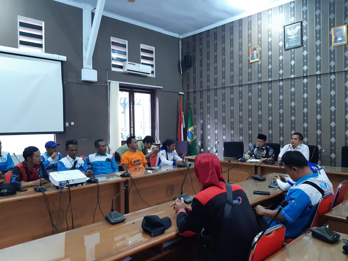 Buruh Geram, Ketua DPRD Lebak Tidak Bisa Ditemui