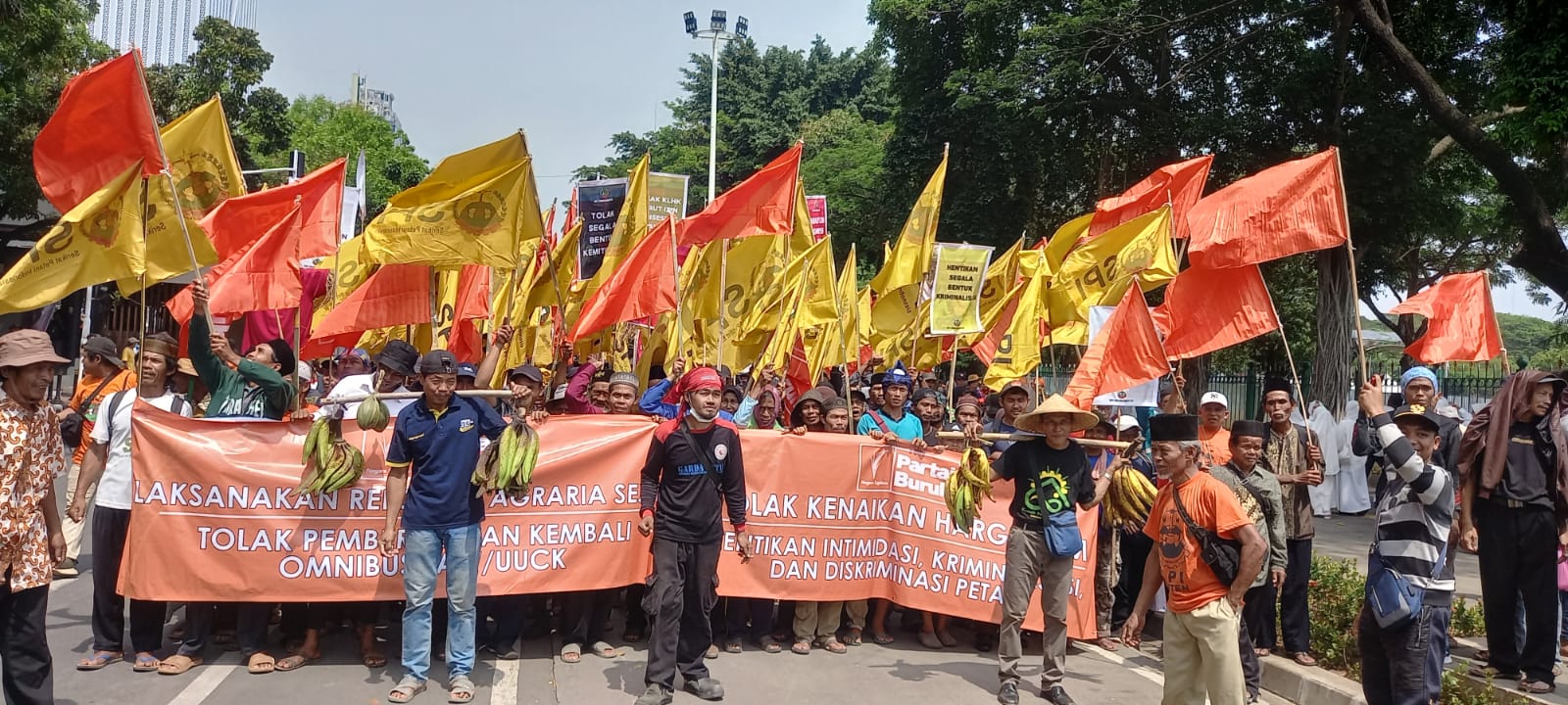 Sambut Hari Tani, Partai Buruh bersama Ribuan Buruh Serikat Petani Indonesia Sambangi Istana Merdeka