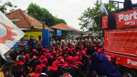 Tolak Omnibus Law Masuk PKB, Buruh Bekasi Berunjuk Rasa di Depan PT. ARPS