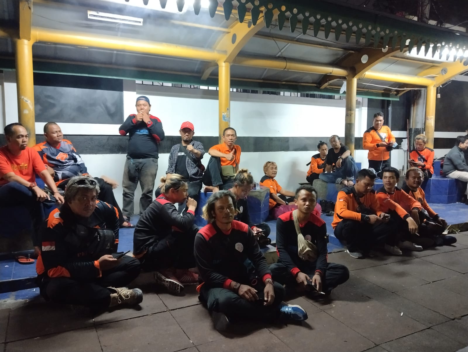 Garda Metal, Garda Rakyat Bermalam di KPU, Kawal Verifikasi Perbaikan Dokumen Partai Buruh