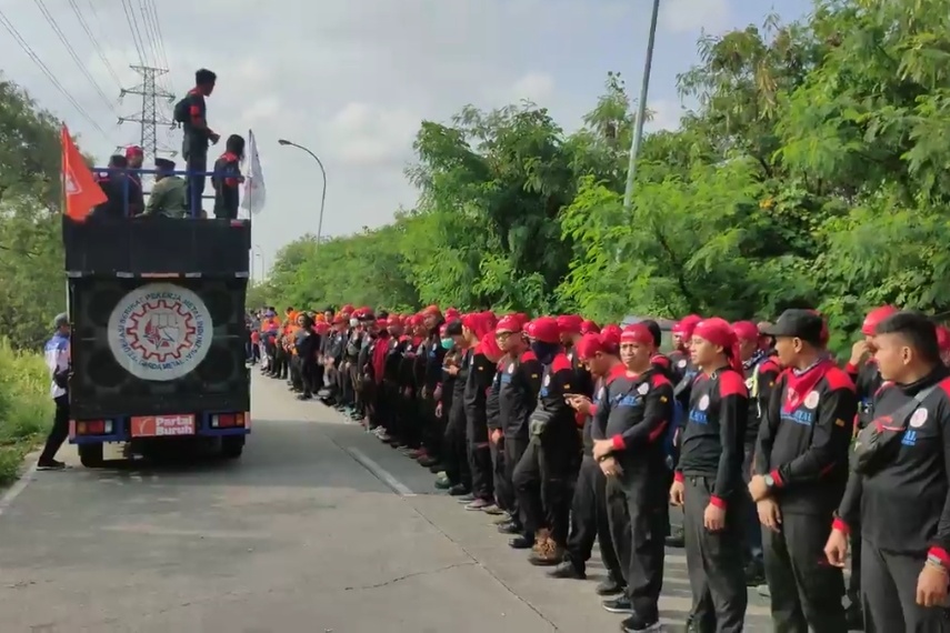 Persiapan Massa Unjuk Rasa Tolak Kenaikan BBM di Omah Buruh Bekasi