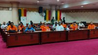 Miris, Dari 65 Orang Anggota DPRD Riau, Hanya 1 Orang Yang Mau Temui Buruh saat Aksi Miris, Dari 65 Orang Anggota DPRD Riau, Hanya 1 Orang Yang Mau Temui Buruh saat Aksi