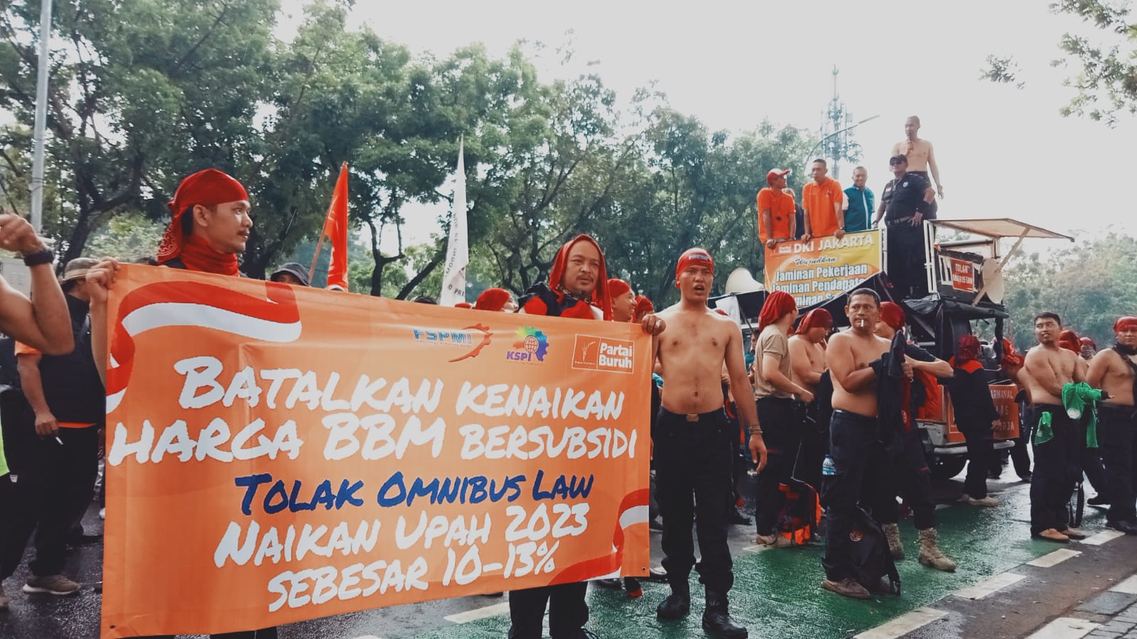 Kembali Aksi, Buruh DKI Tolak Kenaikan Harga BBM Dan Naikkan UMP DKI 2023 Sebesar 10-14 Persen