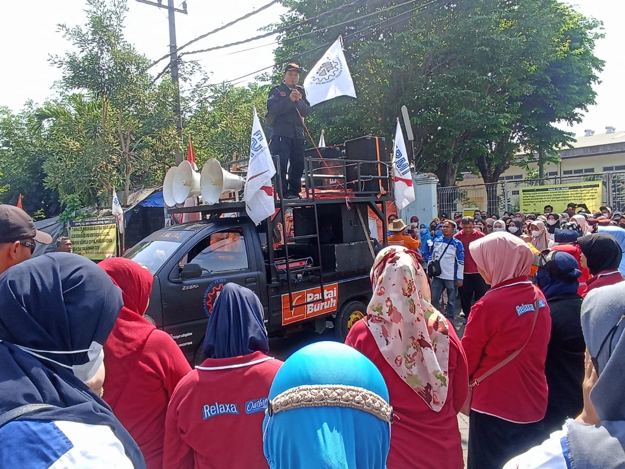 Kita Bukannya Tidak Bertanggung Jawab Terhadap Pekerjaan, Tapi Kita Dipaksa Harus Turun Ke Jalan Dengan 11 Alasan ini