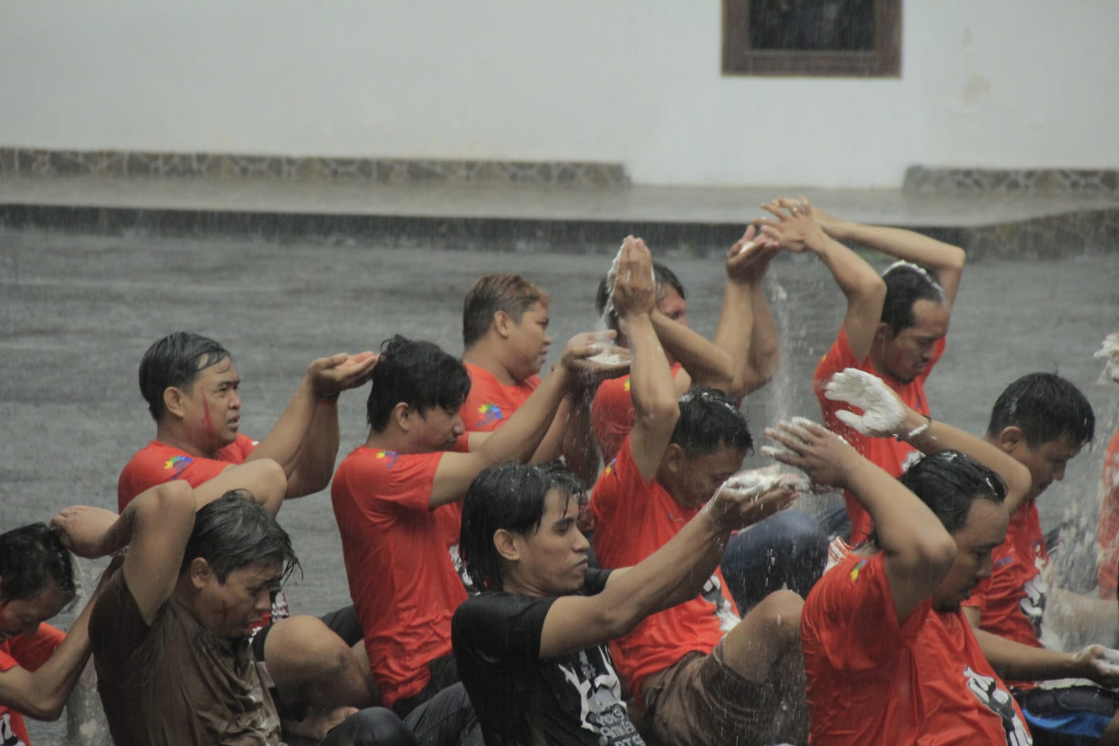 Teamwork PUK SPAMK FSPMI PT. SGI : Tetap Semangat Walau Diguyur Hujan Lebat