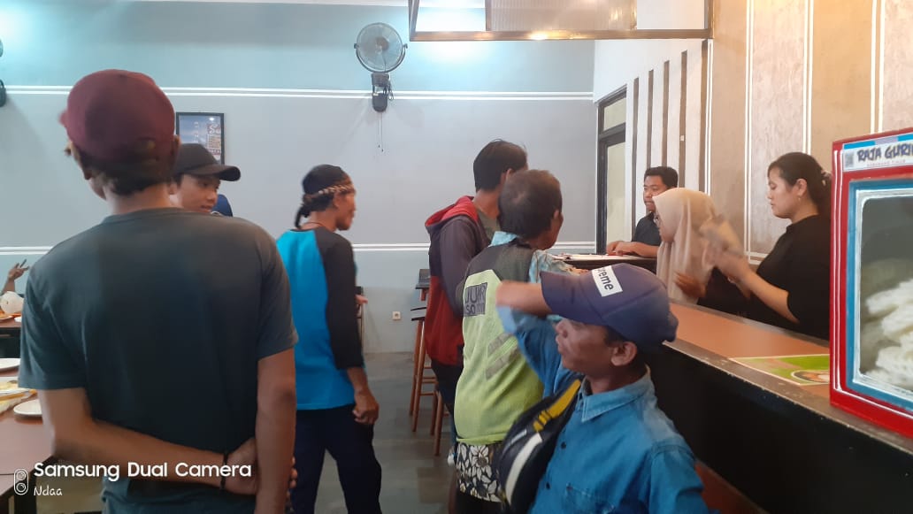 Pasca Musnik III, PUK SPAI FSPMI PT. Uni Charm Indonesia, Tbk Berbagi Makan Siang