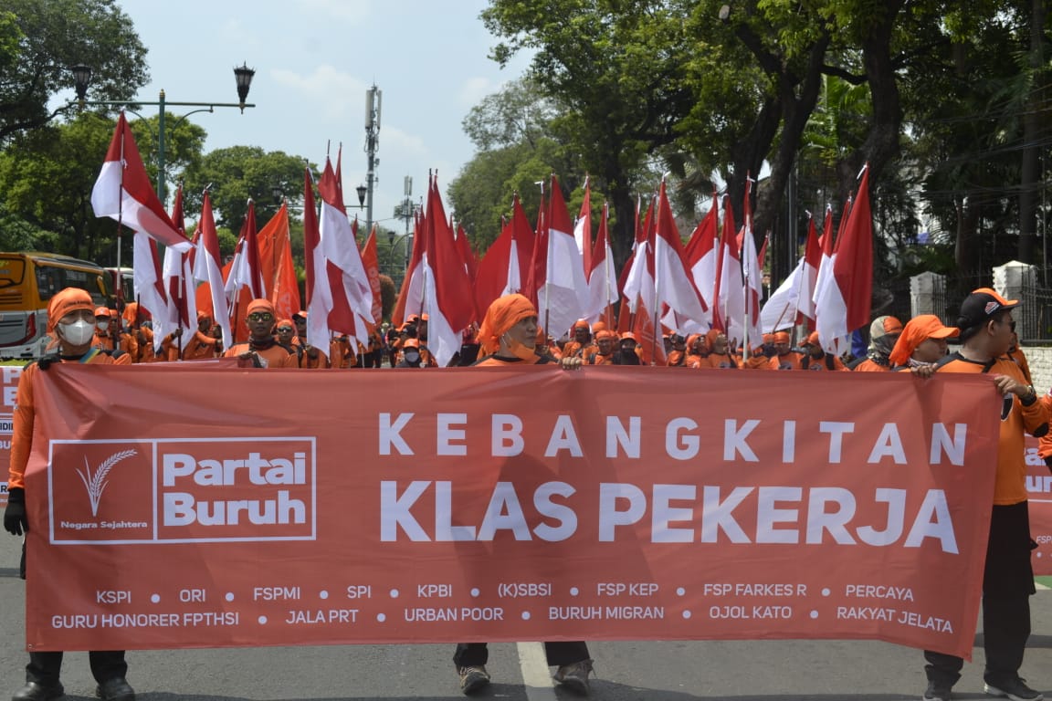 Ketika Partai Buruh Berhasil Membawa Puluhan Juta Kaum Miskin Keluar Dari Kemiskinan