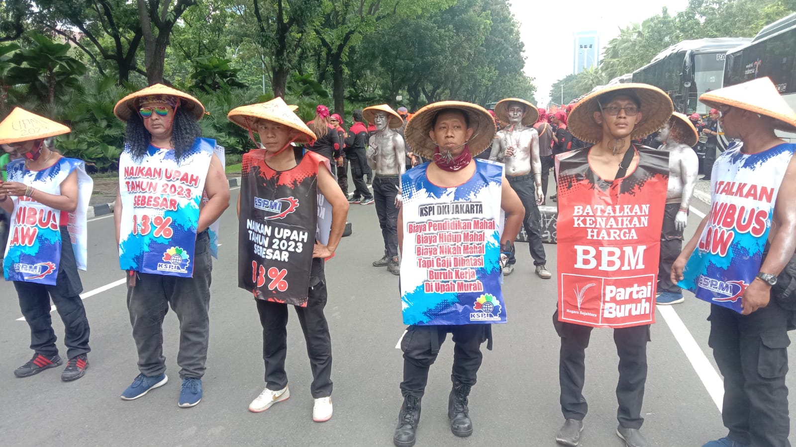 Ribuan Massa Aksi Unjuk Rasa Bergerak Menuju Istana Negara Tolak Kenaikkan Harga BBM