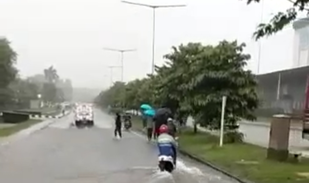 Waspadai Curah Hujan Angin dan Petir