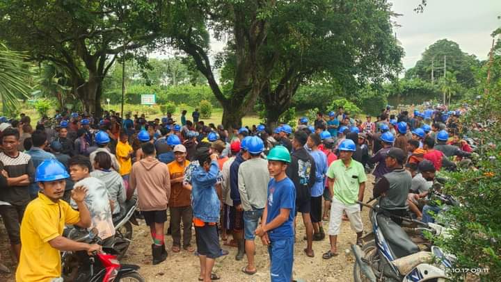 Tak Terima Disanksi Perusahaan, Ratusan Pekerja Geruduk Kantor Unit Perusahaan PT. HSJ Asian Agri Group