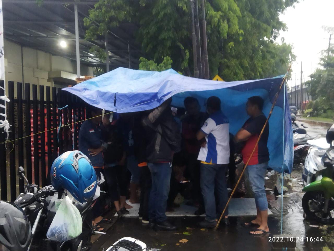 Solidaritas FSPMI Surabaya, Tak Peduli Hujan Tak peduli Panas
