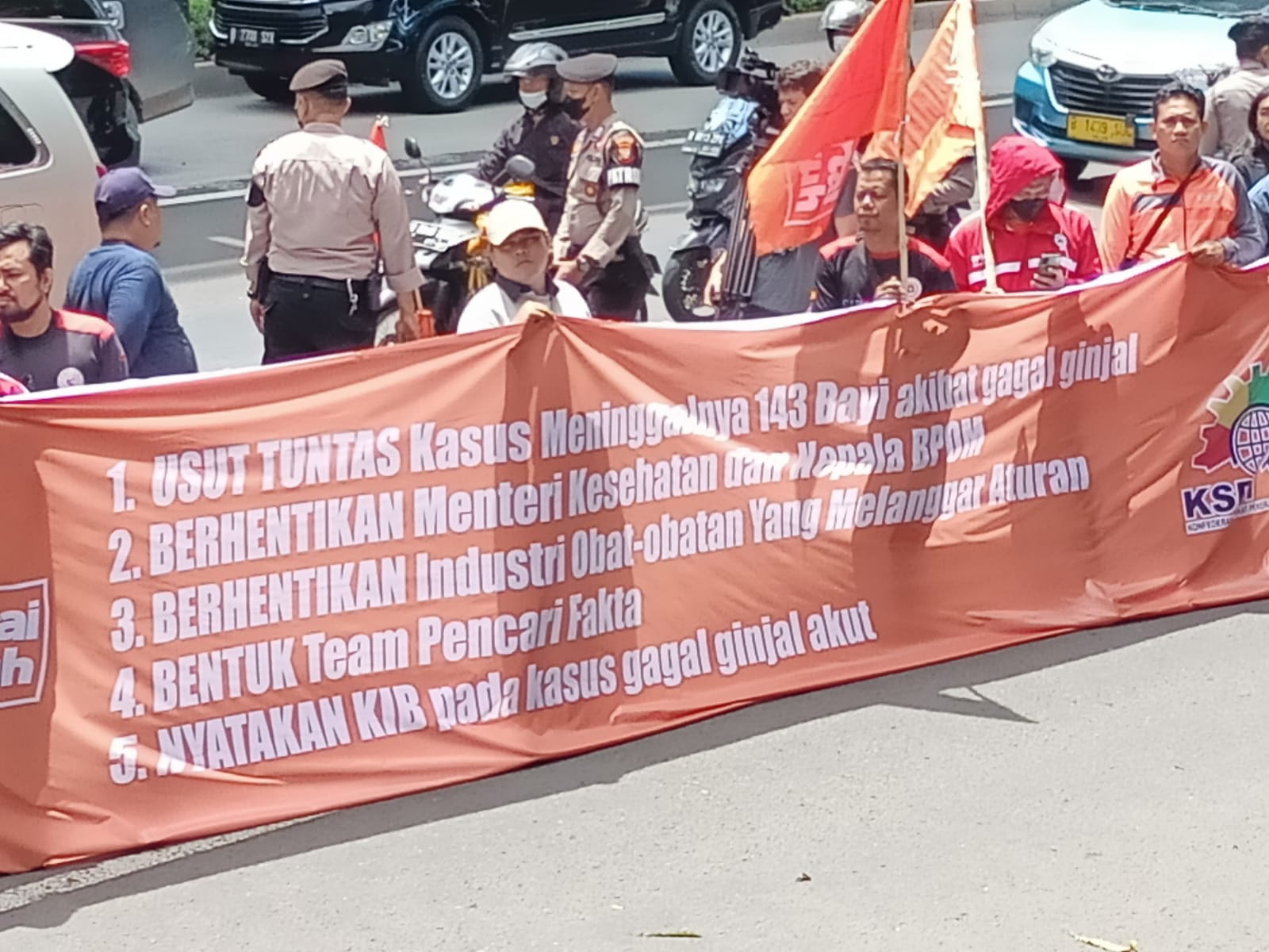 Partai Buruh Demo Tuntut Mentri Kesehatan Dan Kepala BPOM Mundur Atas Kelalaian Dalam Pengawasan Obat-obatan di Indonesia