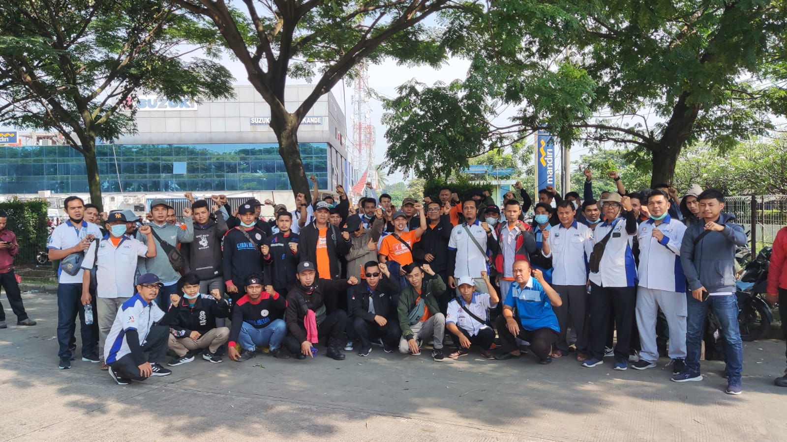 Ikut Aksi di Istana, Buruh Serang Berharap Ada Perubahan Untuk Anak Cucunya