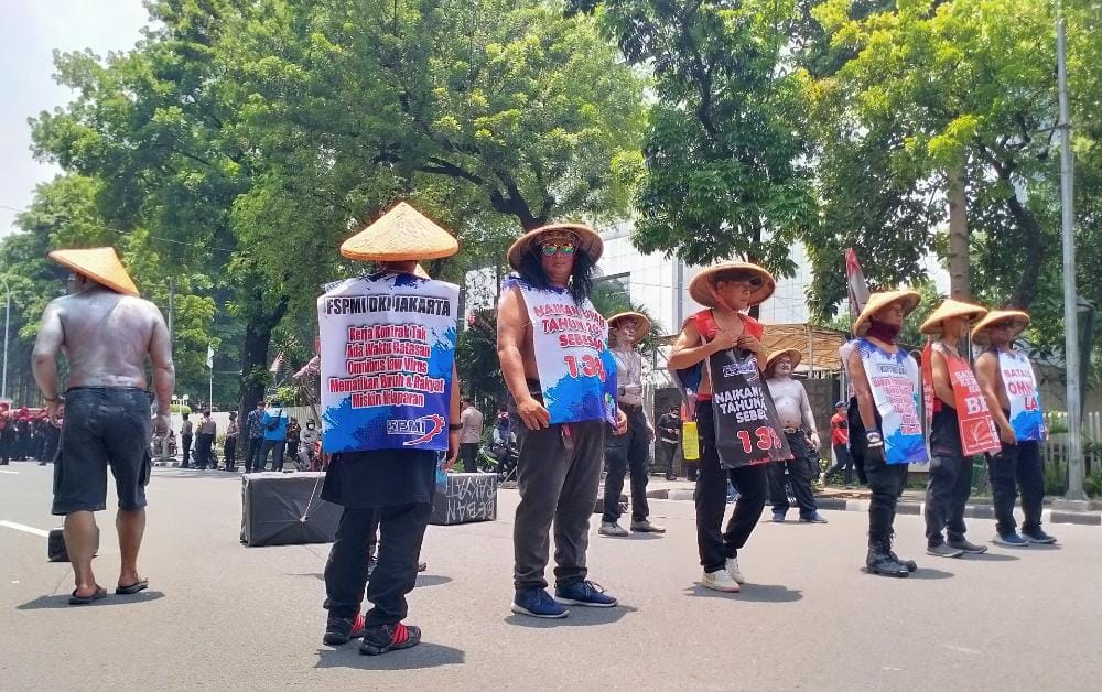 Demo Besar Besaran, Buruh Tolak Kenaikan BBM Hingga Minta Kenaikan Upah 13%
