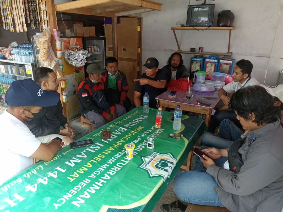 Pengurus DPD Jamkeswatch Kabupaten Bekasi Diskusi Bersama Relawan di Warung Kopi