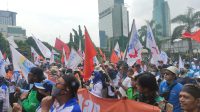 Ribuan Masa Aksi FSPMI Kepung Kemenaker RI, Tuntut Naik Upah Tahun 2023 Sebesar 13%