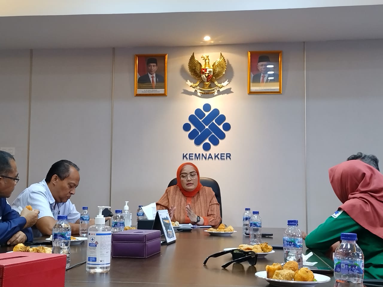 Bertemu Perwakilan Buruh, Kemnaker : Upah Naik 2 % Hoax