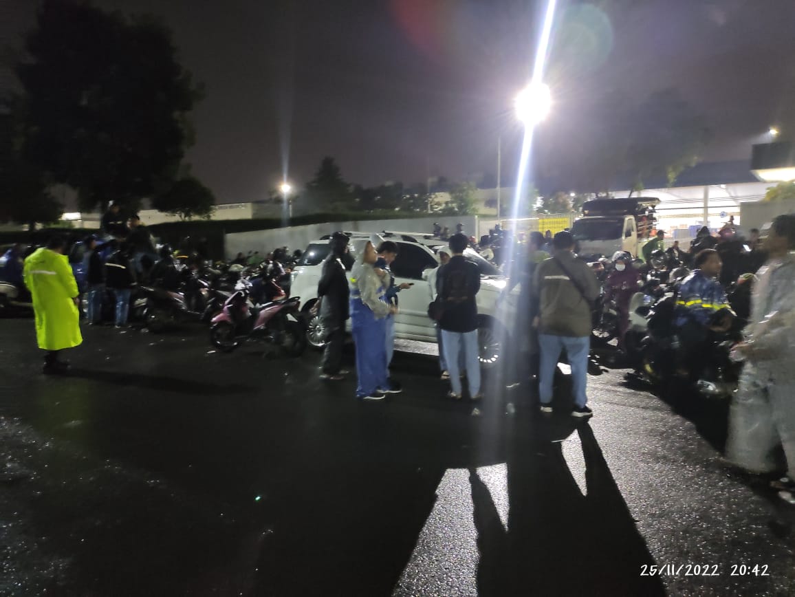 Buruh FSPMI Karawang Terus Berdatangan, Berikan Dukungan Kepada PUK Sakae Riken