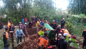 Garda Metal ikut membantu proses pemakaman korban gempa di Cianjur 