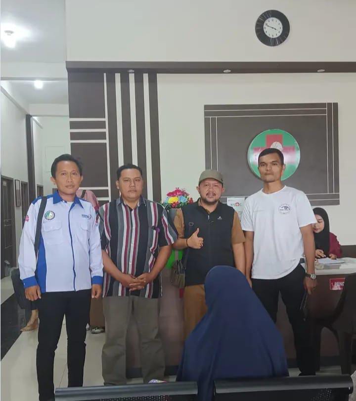 Jalin Sinergi, Relawan Jamkeswatch Riau Sambangi Klinik Dinda