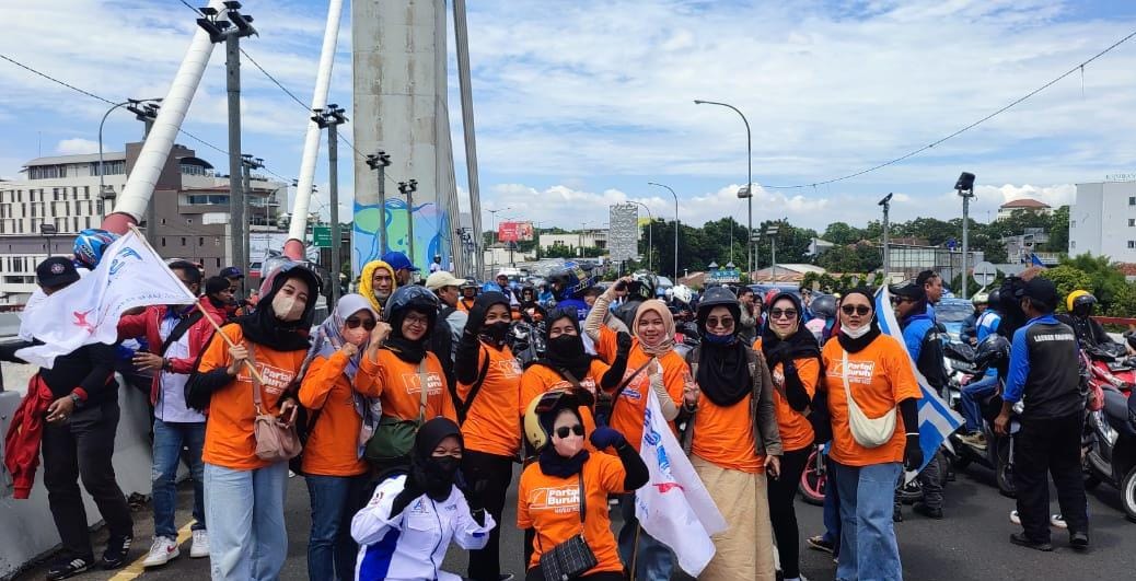 Buruh Darurat Upah, Massa KSPI Geruduk Pemprov Jabar