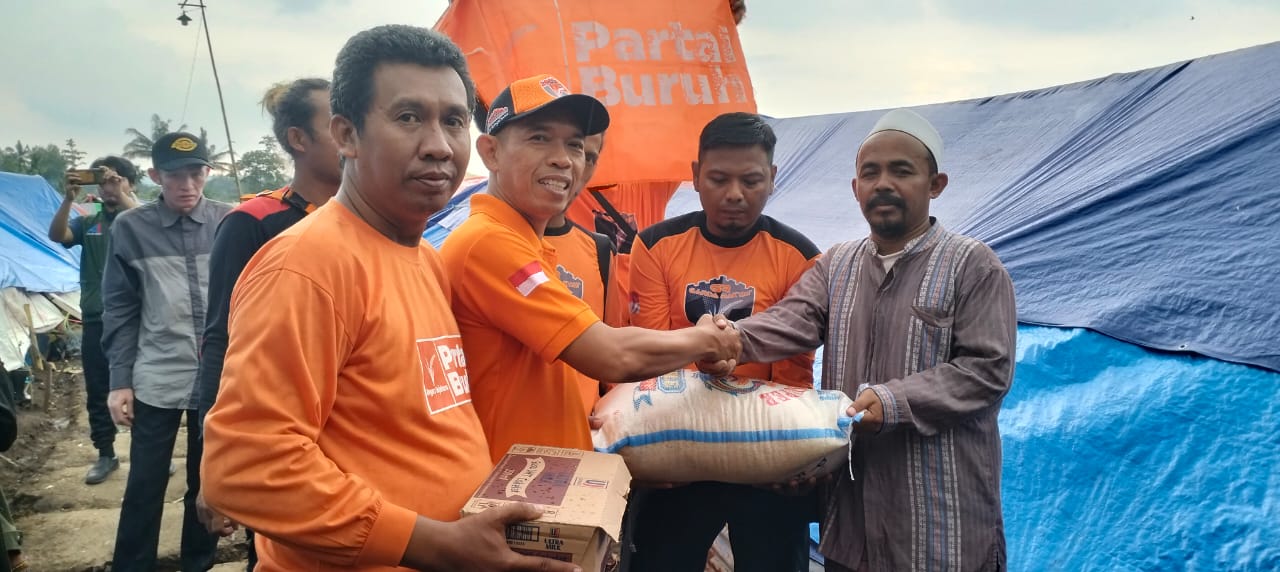 Duka Cianjur, Partai Buruh DKI Salurkan Bantuan Untuk Warga Terdampak Musibah Gempa
