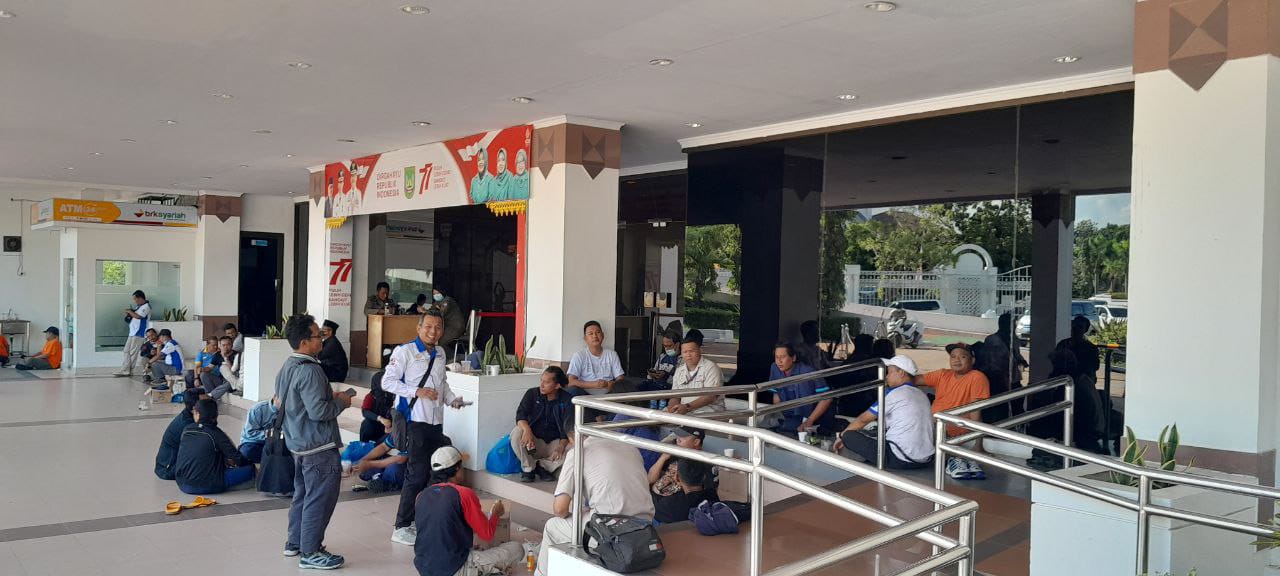 Sejak Pagi Belum Bisa di Temui, Buruh Ancam Walikota Batam Aksi Besar-besaran