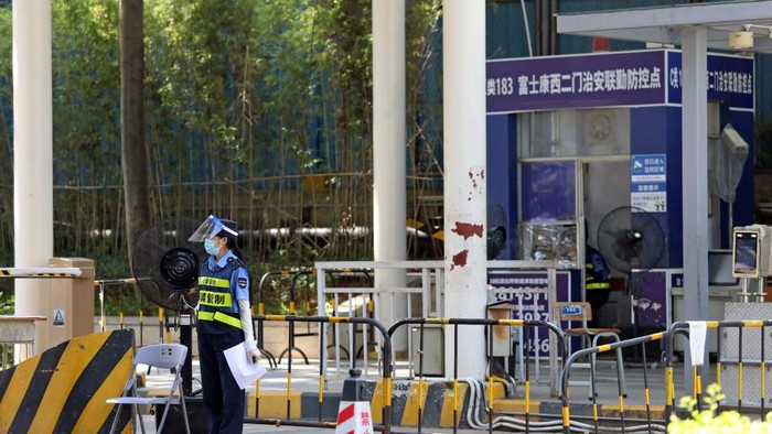 Buruh Pabrik iPhone Terbesar di China Gelar Aksi Protes di tengah Wabah Covid-19