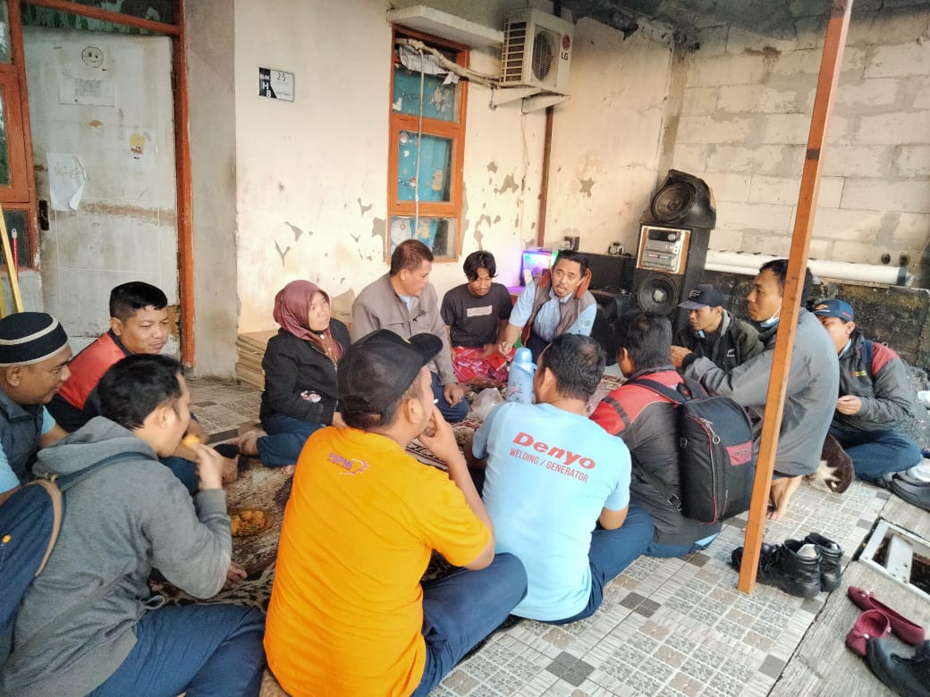 Pengurus Bidang Advokasi Sakit, Anggota PUK SPAMK FSPMI PT. Dein Prima Generator Datang Menjenguk