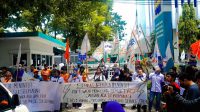 Anggotanya di PHK, SPEE FSPMI Makassar Unjuk Rasa Bela Tenaga Alih Daya