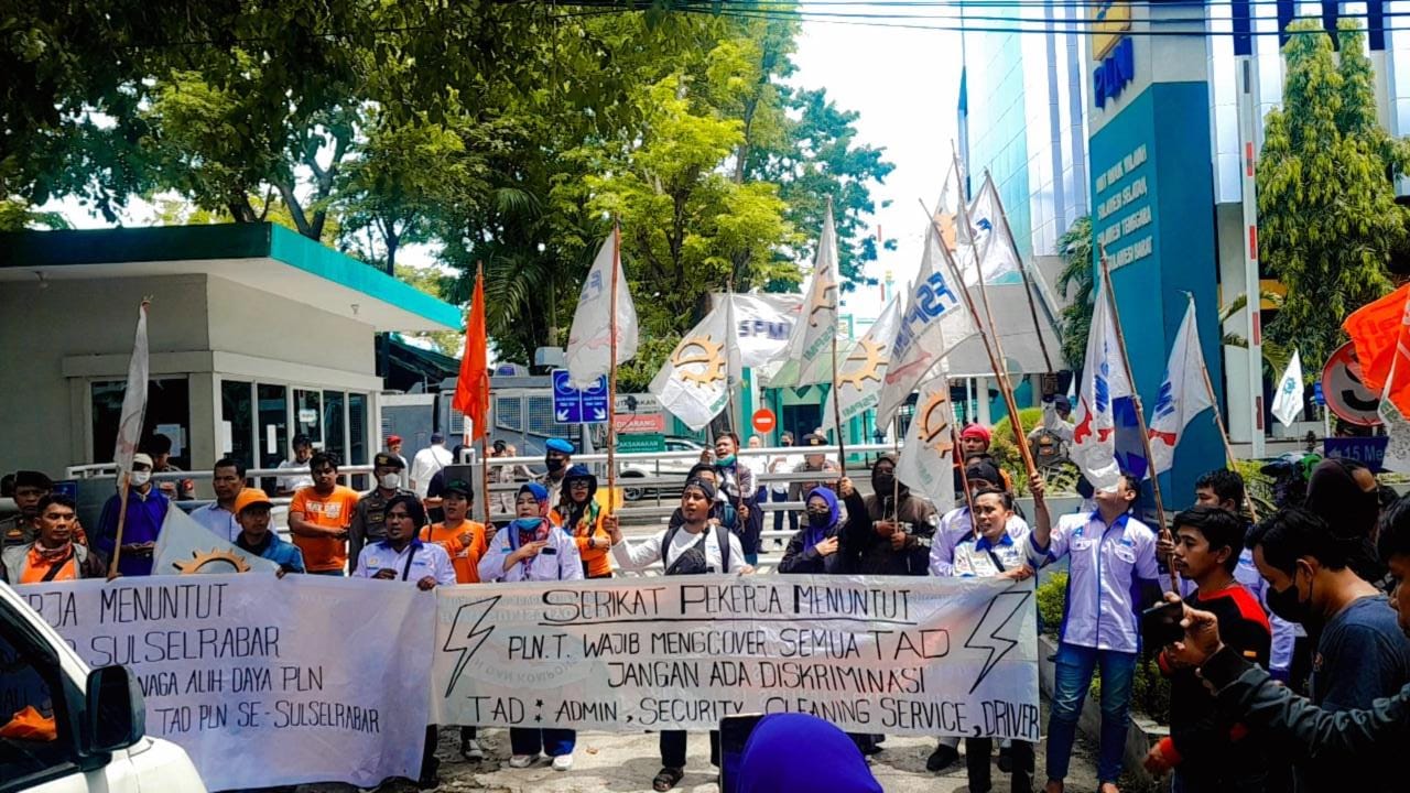 Anggotanya di PHK, SPEE FSPMI Makassar Unjuk Rasa Bela Tenaga Alih Daya