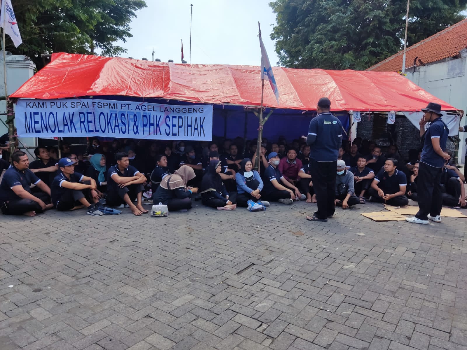 Tolak PHK Massal, PUK SPAI FSPMI PT. Agel Langgeng Dirikan Tenda Perjuangan