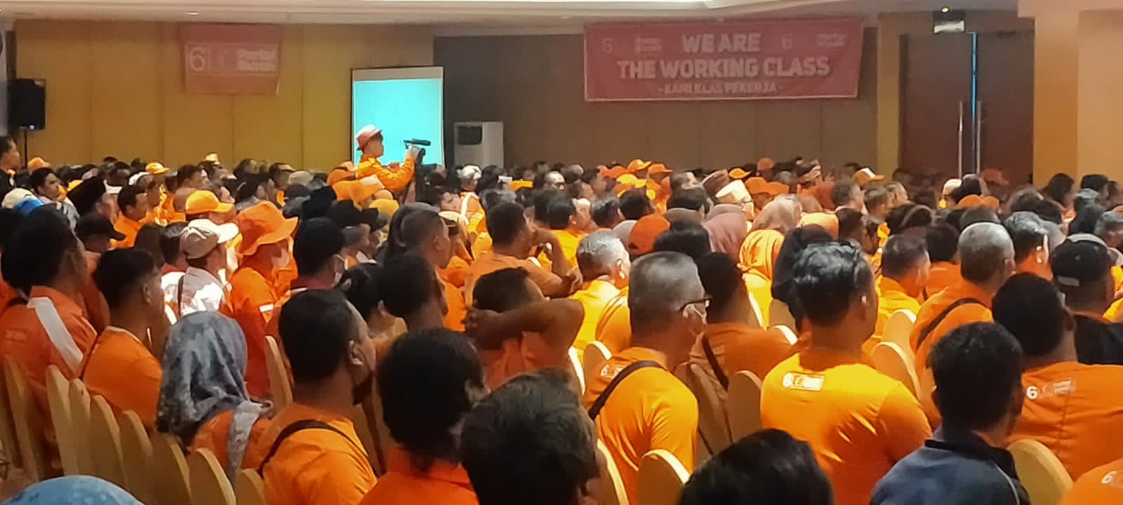 Luber, Hari ke 2 Rakernas 1 Partai Buruh Pindah Keruangan Besar