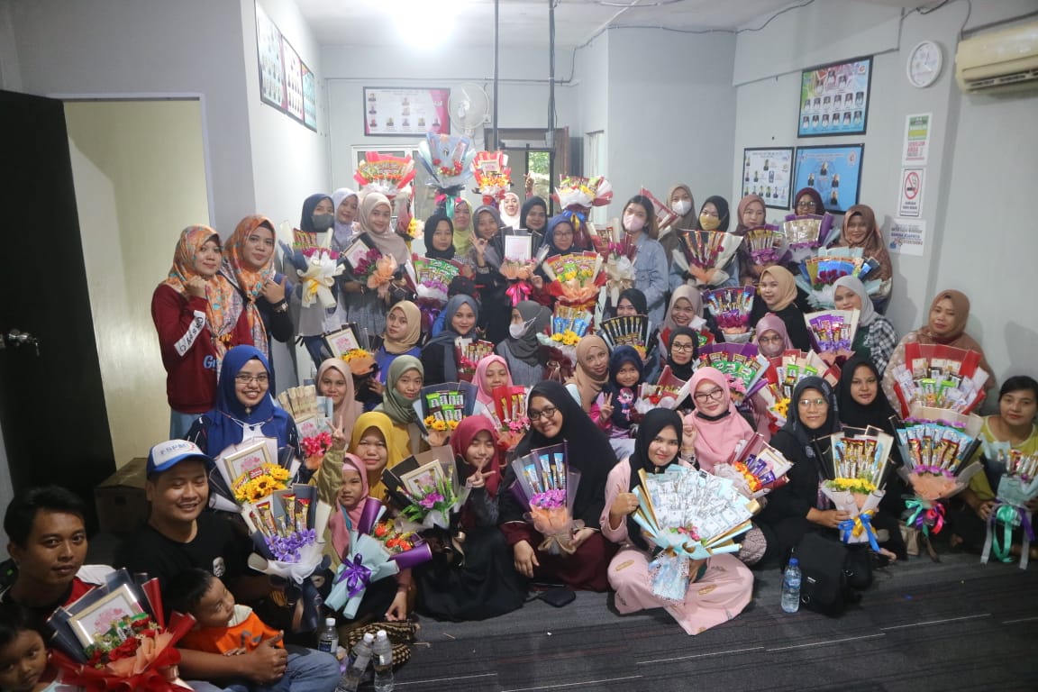 PUK SPEE FSPMI PT Siix Batam Gelar Pendidikan Pelatihan Pembuatan Buket